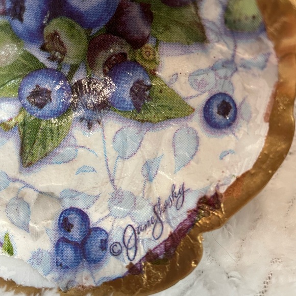 Jane Shasky Watercolor Blueberries Decorative Oyster Shell Rare! - Picture 2 of 4